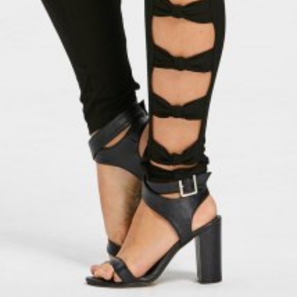 💥 Sexy Plus Size Bow Cut Leggings 💥 - Picture 2 of 3